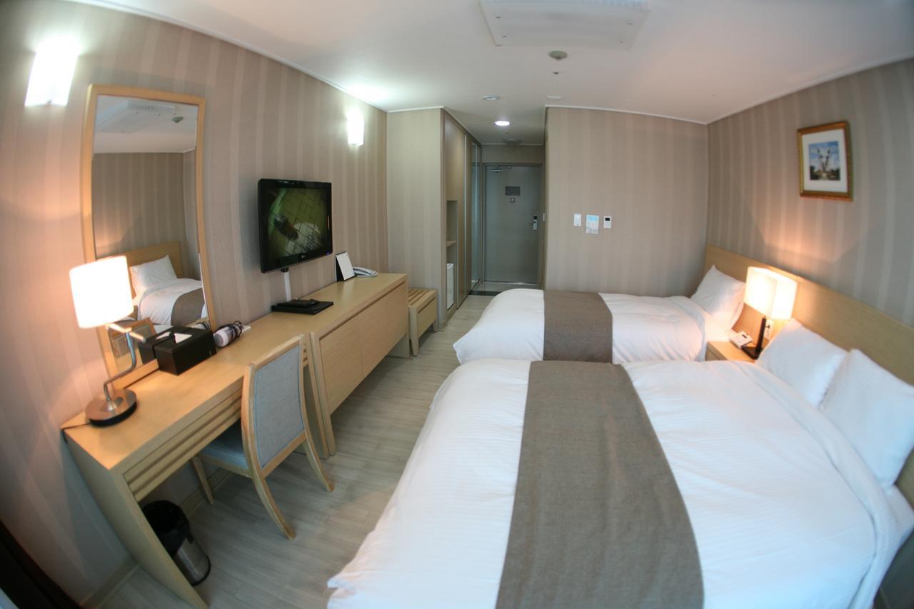Mohang Haenaru Family Hotel Buan Buitenkant foto
