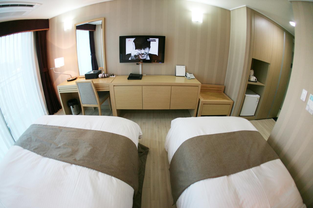 Mohang Haenaru Family Hotel Buan Buitenkant foto