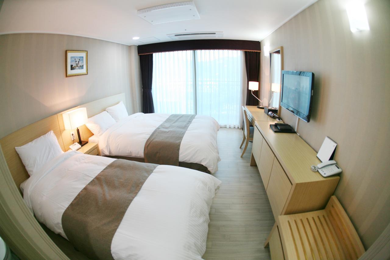 Mohang Haenaru Family Hotel Buan Buitenkant foto