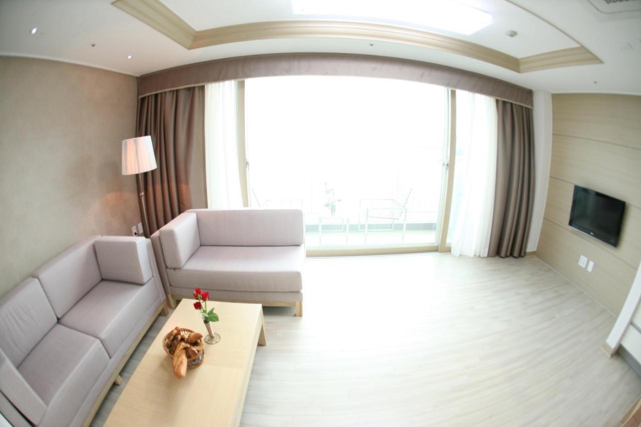 Mohang Haenaru Family Hotel Buan Buitenkant foto